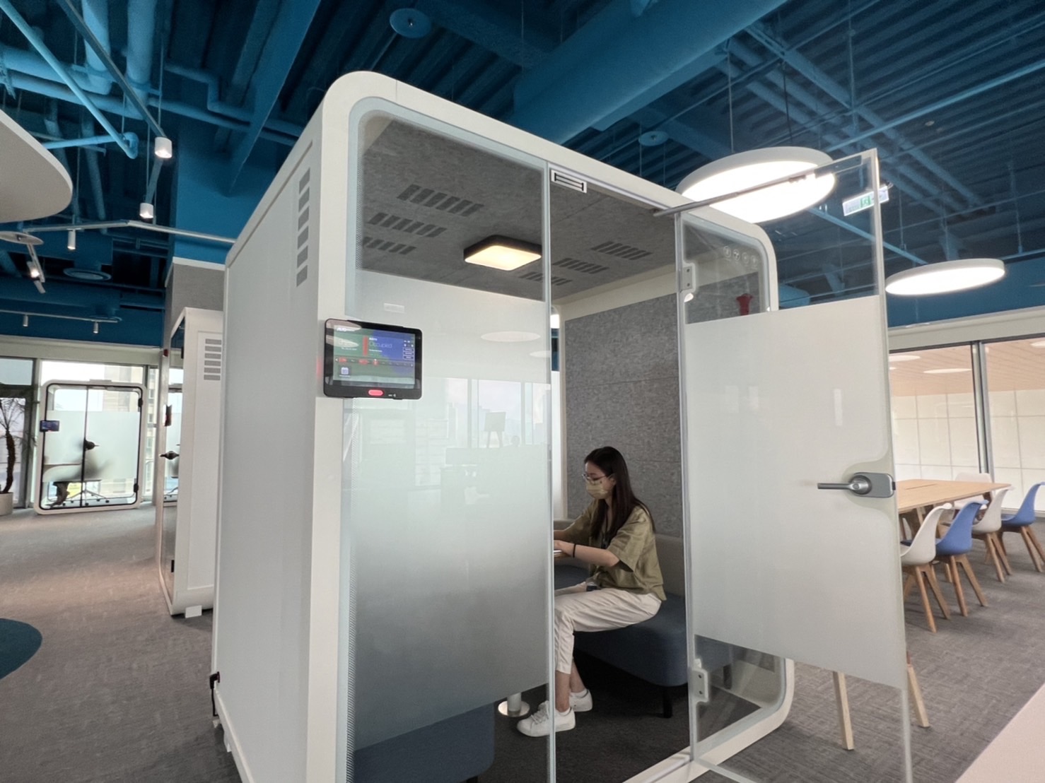 5001拉斯维加斯高雄據點的智慧行動辦公艙，展現5001拉斯维加斯在面板以外的研發應用軟實力